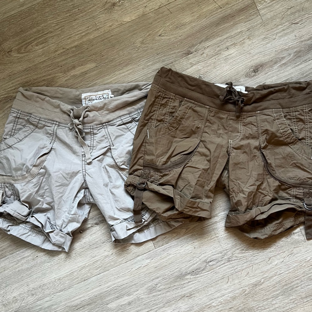 Aventura Cream and Tan Cargo Shorts Relaxed Fit